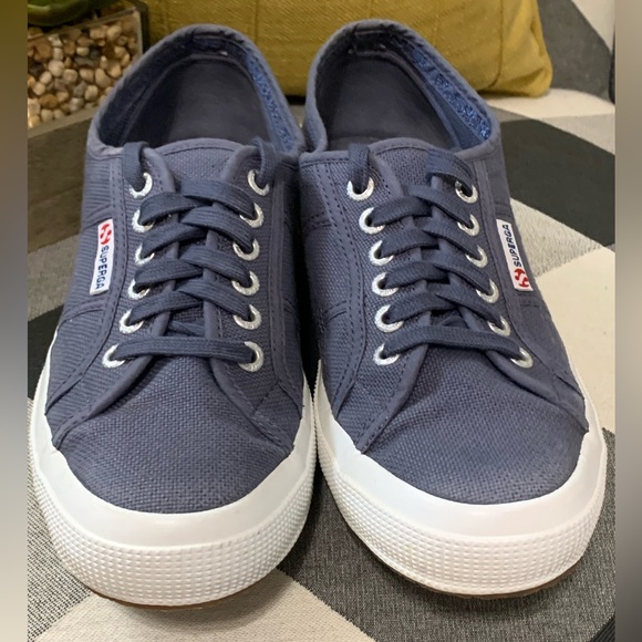 SUPERGA WOMAN’S BLUE CANVAS SNEAKERS IN WOMAN’S SIZE 9 IN EXCELLENT CONDITION!! - Picture 2 of 6